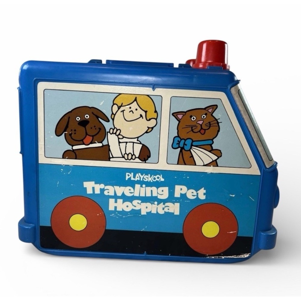 Playskool Traveling Pet Hospital Play Set incomplete 1976 decal damage Vintage